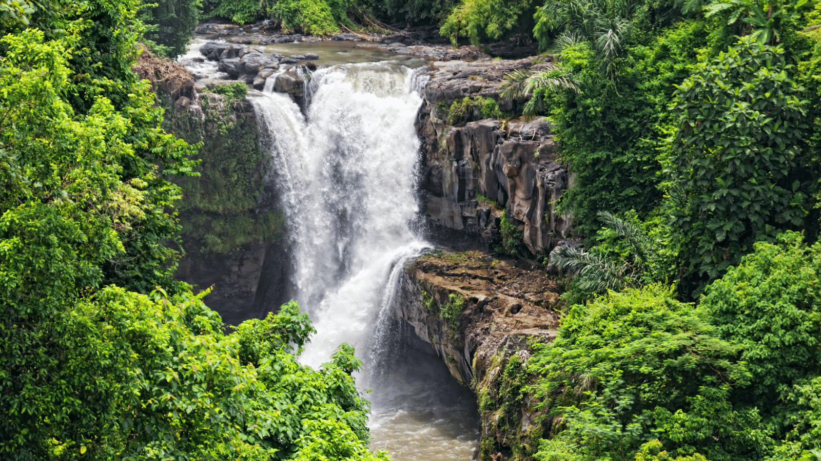 Tegenungan Waterfall (2)