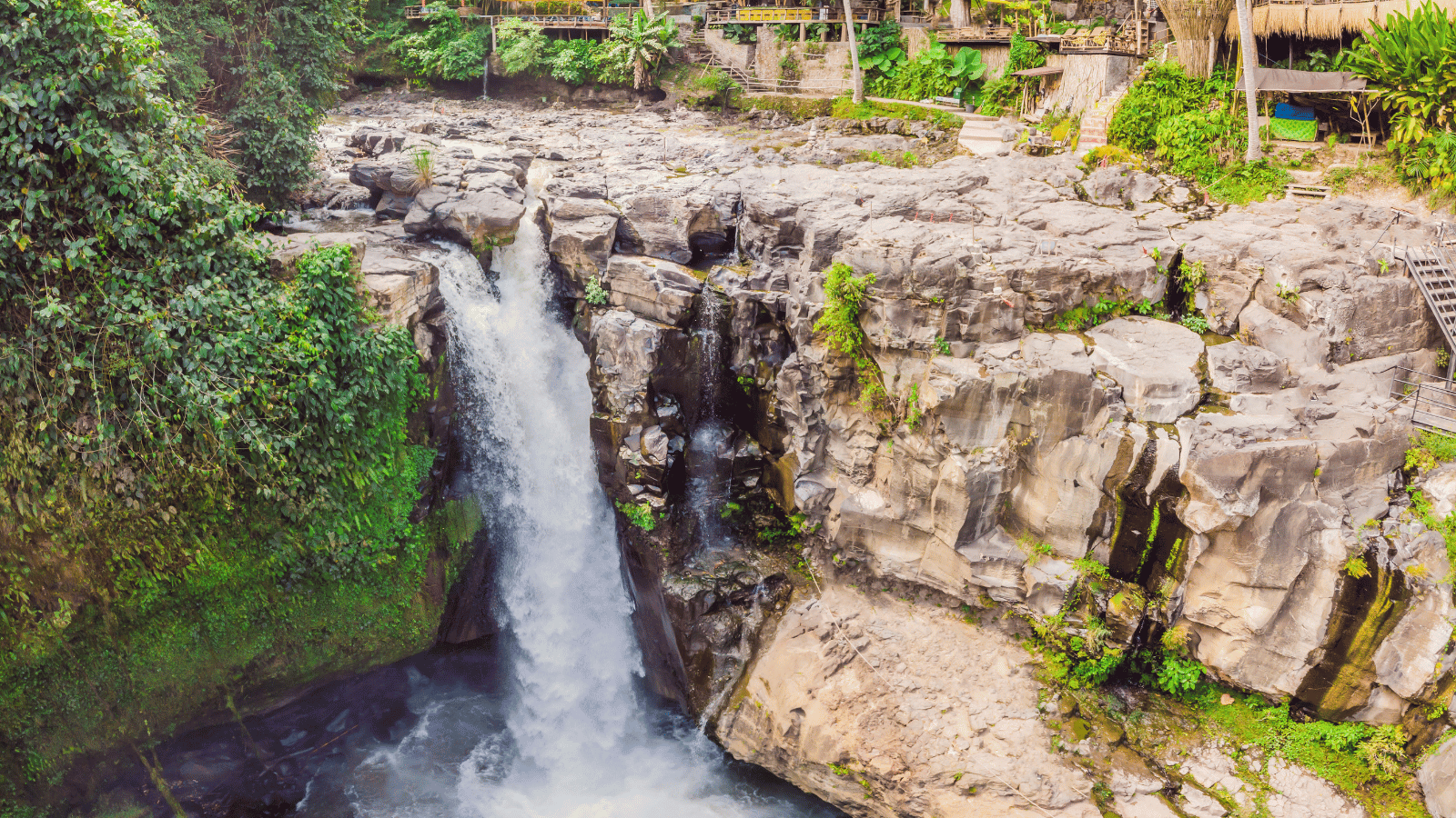 Tegenungan Waterfall (3)